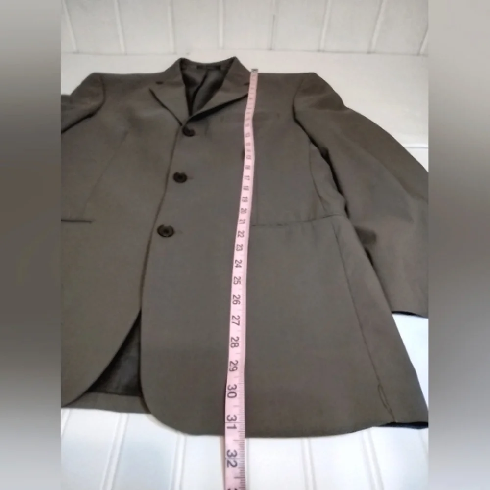 J.Ferrar men's classic suit size (38)R.